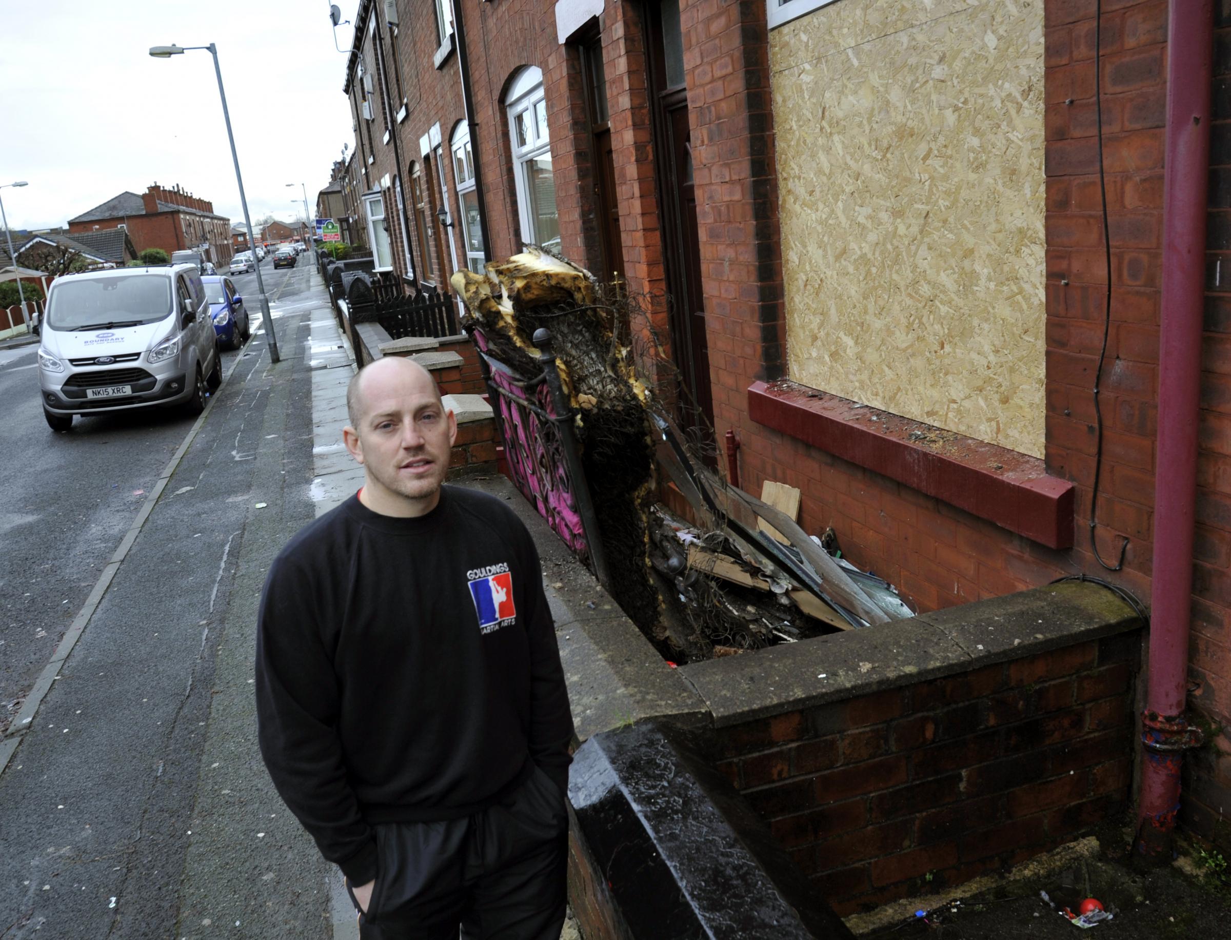 Hero martial arts expert rescues woman from burning house