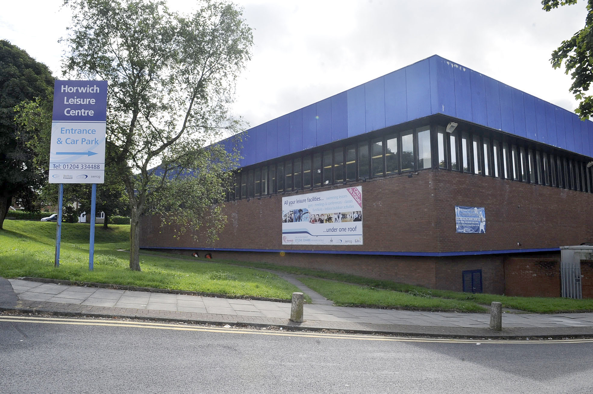 Horwich Leisure Centre being demolished 4791884