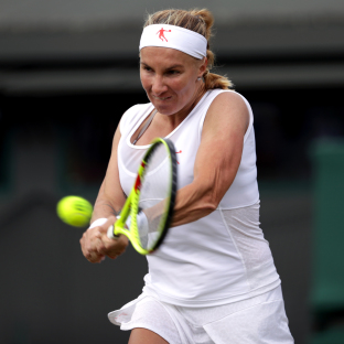 Svetlana Kuznetsova advances in Wuhan after Belinda Bencic retirement - The Bolton News
