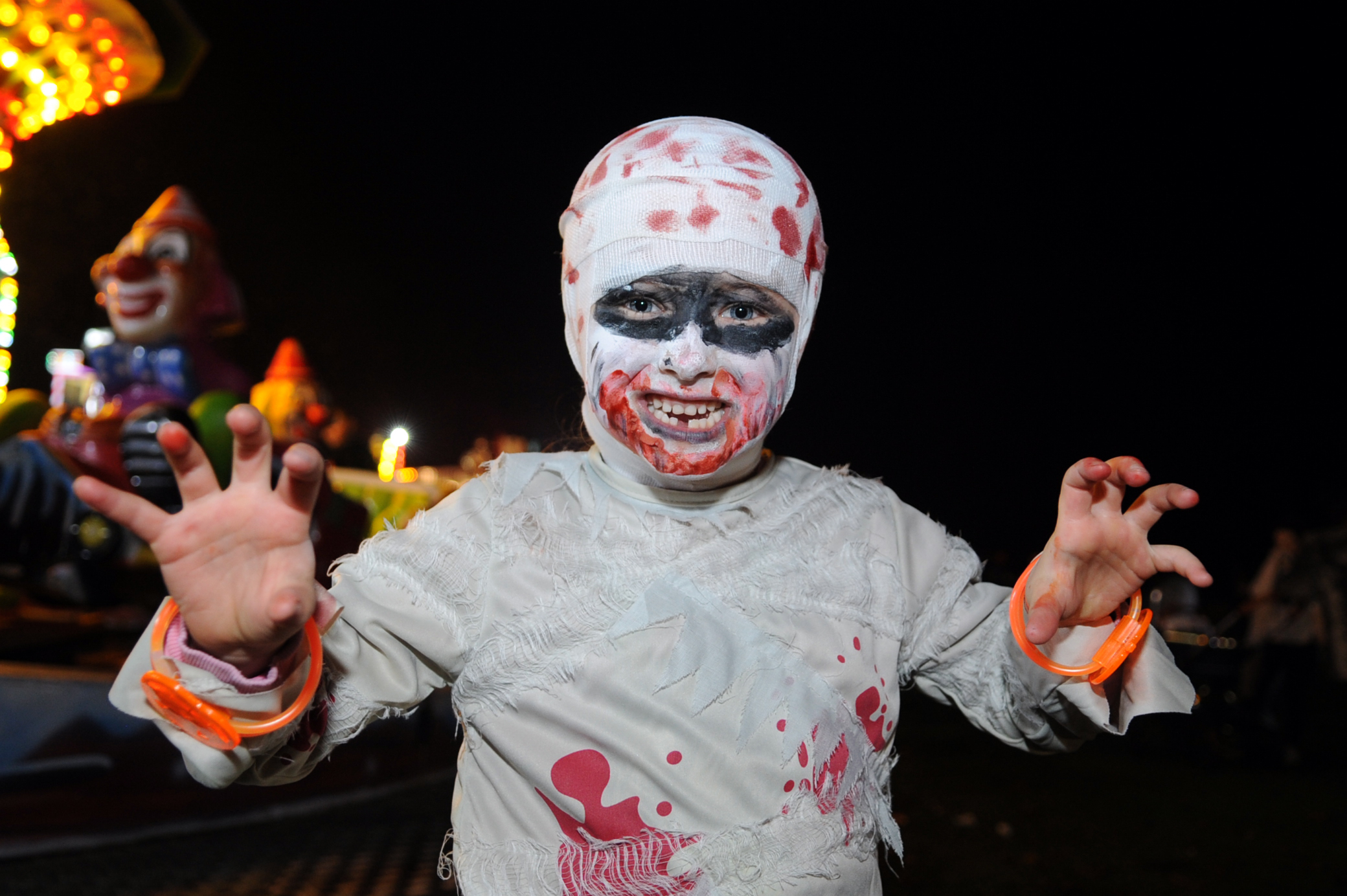 PICTURES: Halloween fireworks at Kearsley Cricket Club - The Bolton News