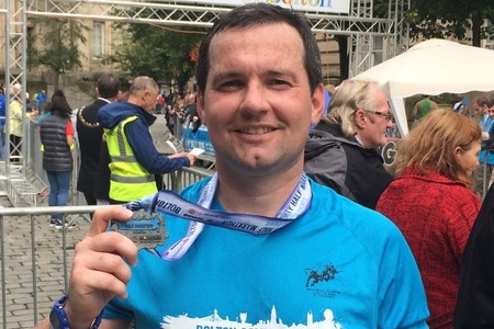 MP takes on London Marathon for Bolton Hospice - The Bolton News