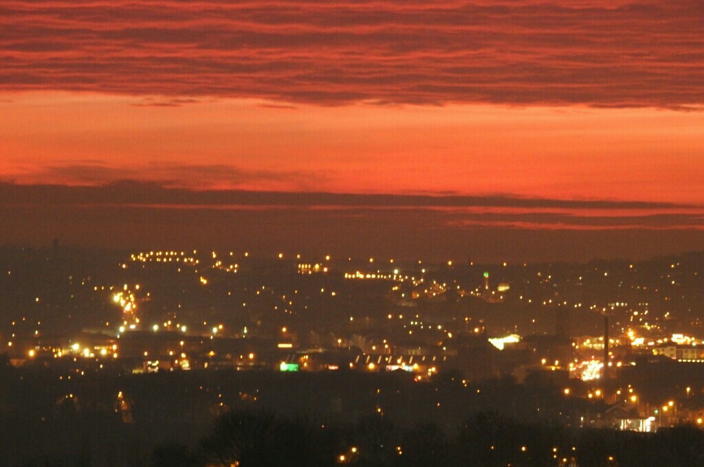 PICTURE OF THE DAY: Red sky at night over town