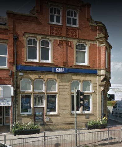 Bank to slash its opening hours