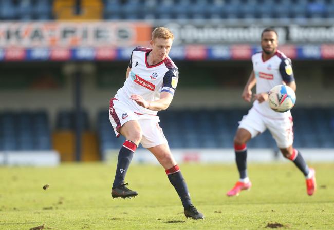 Eoin Doyle puts an effort on goal for Wanderers against Southend United