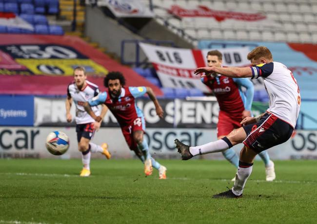 Eoin Doyle scores from the penalty spot to put himself on 12 goals for the season.