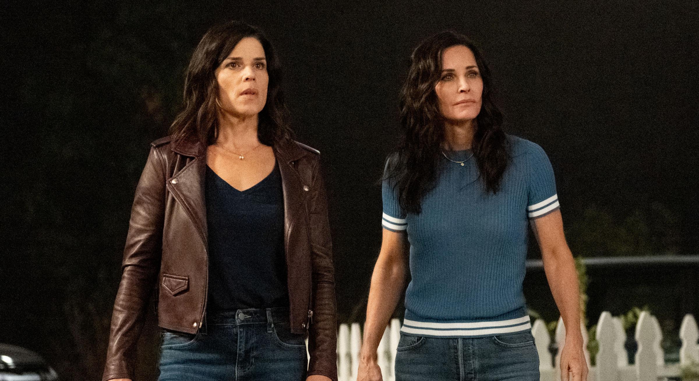 Undated film still handout from Scream. Pictured: Neve Campbell as Sidney Prescott and Courteney Cox as Gale Weathers. PA Feature SHOWBIZ Film Reviews. Picture credit should read: PA Photo/Paramount Pictures/Brownie Harris. All Rights Reserved. WARNING: