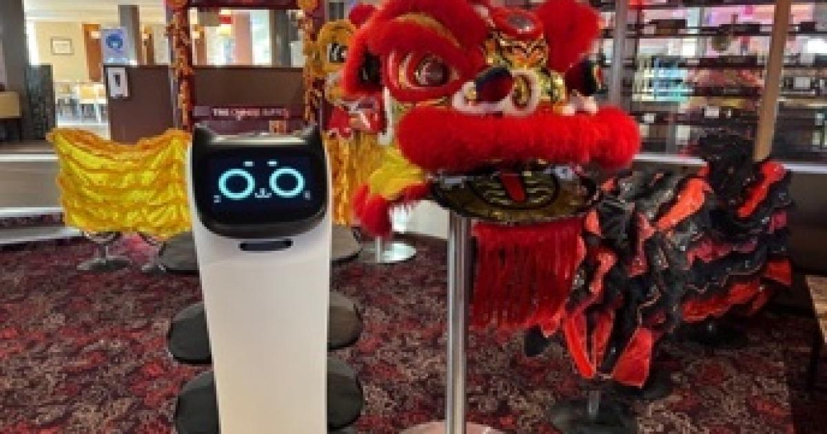 Rose Forbløffe Frastødende The Chinese Buffet in Bolton employs a robot to serve customers - a first  in Bolton | The Bolton News