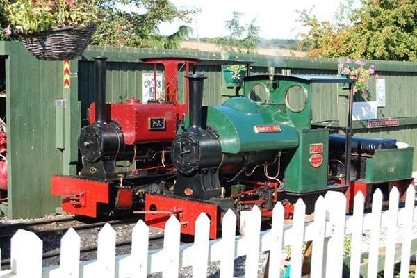 The Bolton News: Steam Train Driving Taster Experience at Sherwood Forest Railway. Credit: Buyagift