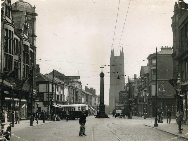 Looking Back: Great photo shows Bolton's Churchgate before war 13498929