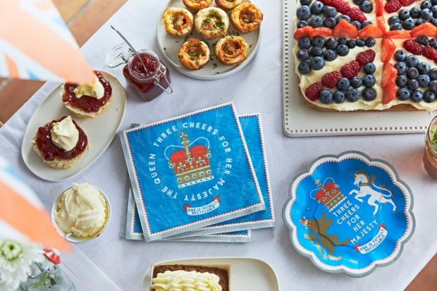 The Bolton News: Queen's Jubilee Paper Plates and Napkins (Lakeland)