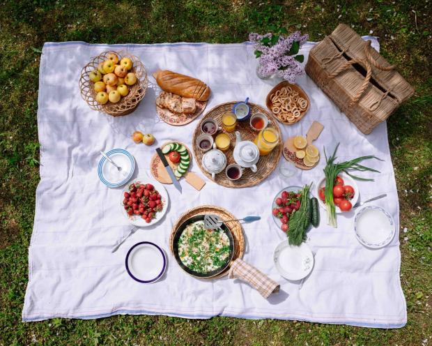 The Bolton News: Make the most of fine weather by heading out for a picnic. Picture: Canva