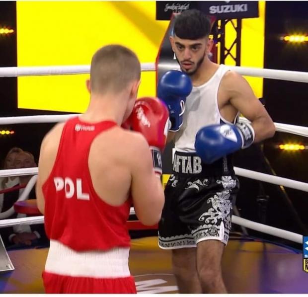 The Bolton News: Samir in the ring