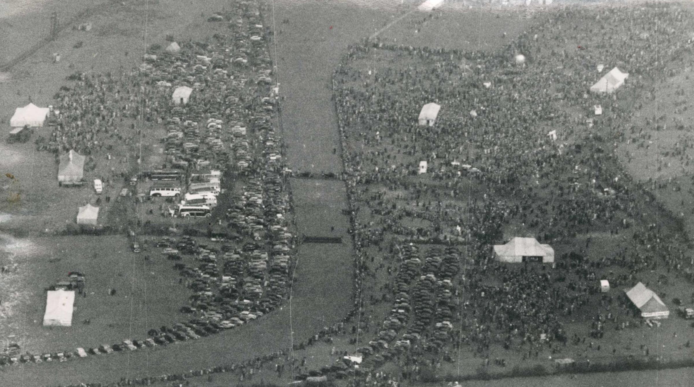 Aerial view of the crowd at the Holcombe point to point, 1950