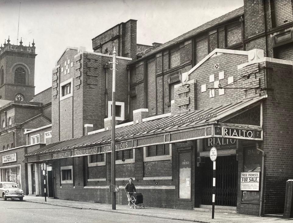 Looking Back: Great photo shows Rialto, one of first cinemas in Bolton 16094051