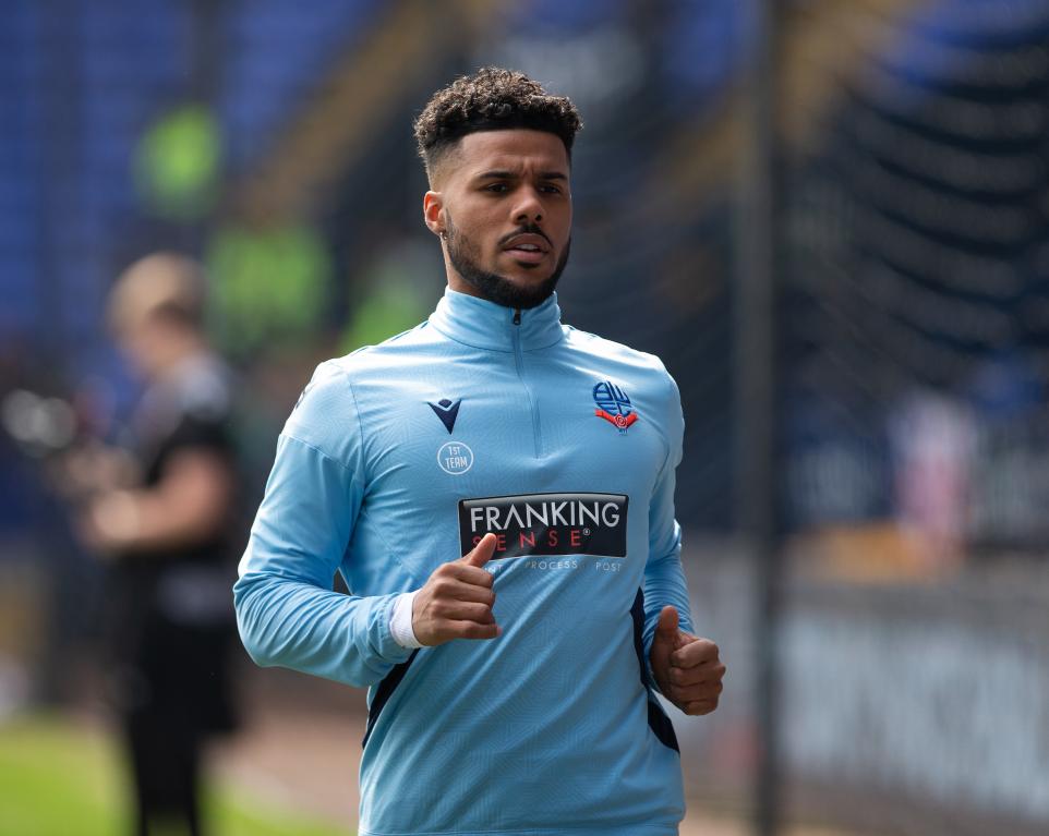 Kachunga on social media abuse and support from Bolton squad 16925494