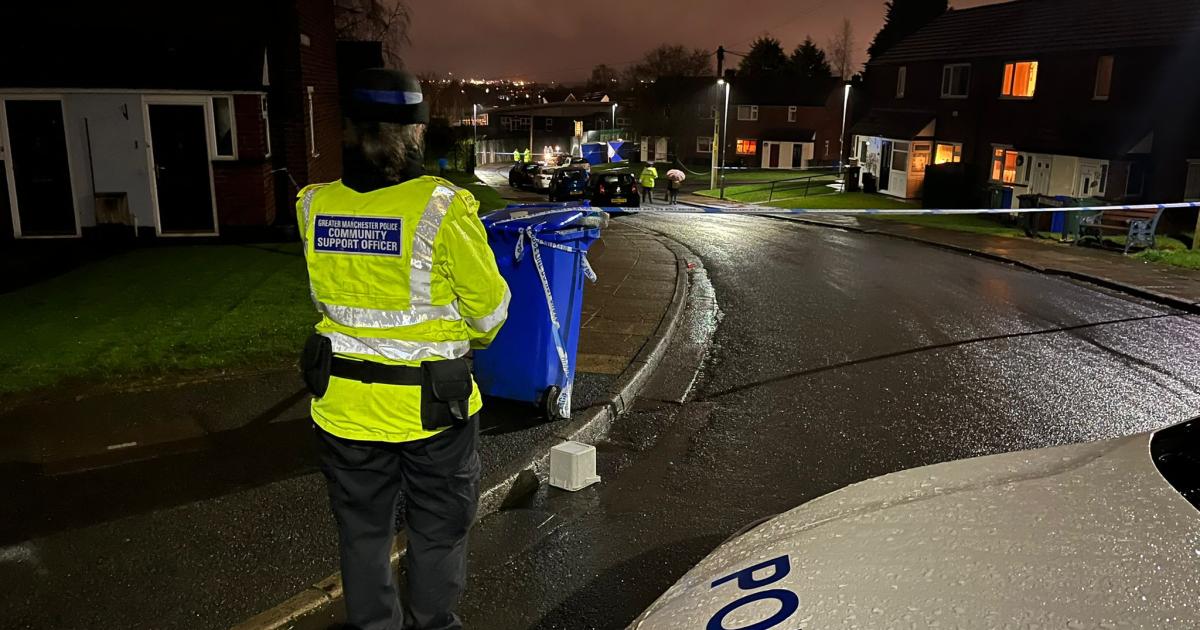 Unsworth: Teenager stabbed in arm and man arrested - Vimarsana News