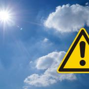 Met Office issues amber weather warning for extreme heat in Bolton (Canva)