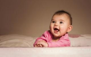 Noah and Olivia top the most popular baby names in 2021 – see the full list (Canva)