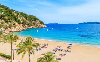 UK tourists have been issued a travel warning to Spanish beaches