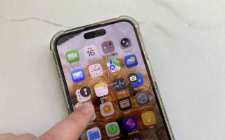 Trying to figure out how to turn on the Liquid Glass effect on your iPhone after installing iOS 26?