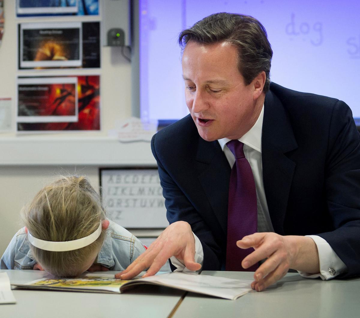 David Cameron Reads To This 6 Year Old And She Puts Her Head On