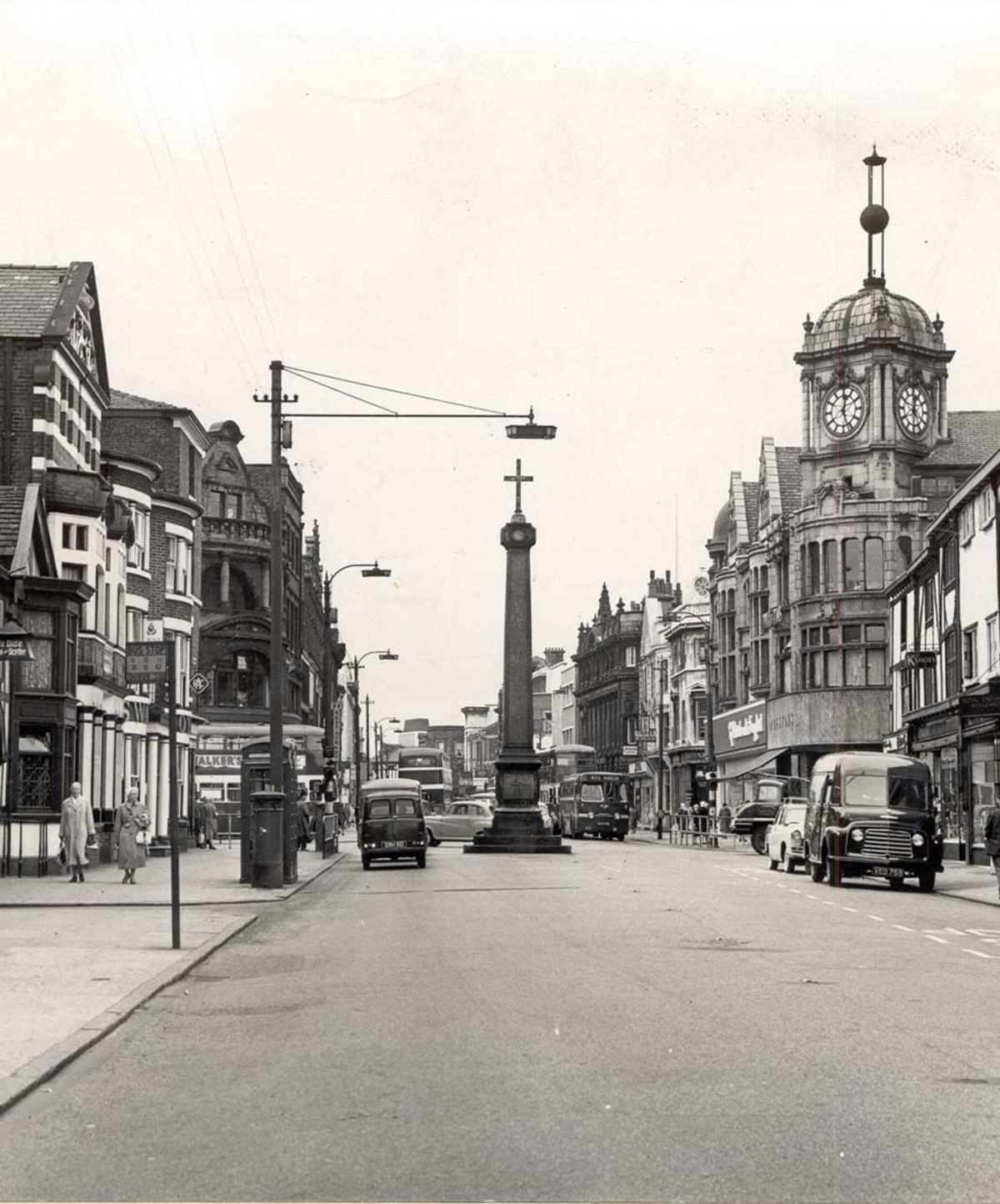Looking Back: Great photo shows Bolton's Churchgate before war ?type=responsive-gallery-fullscreen