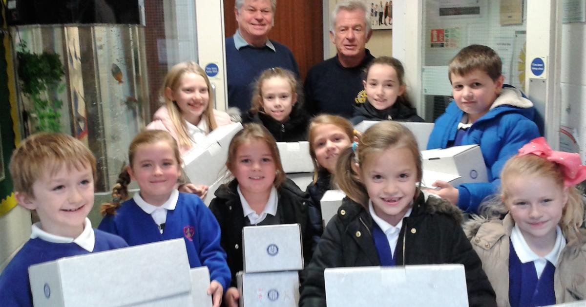 Pupils pack 320 Christmas shoe boxes for children in Romania