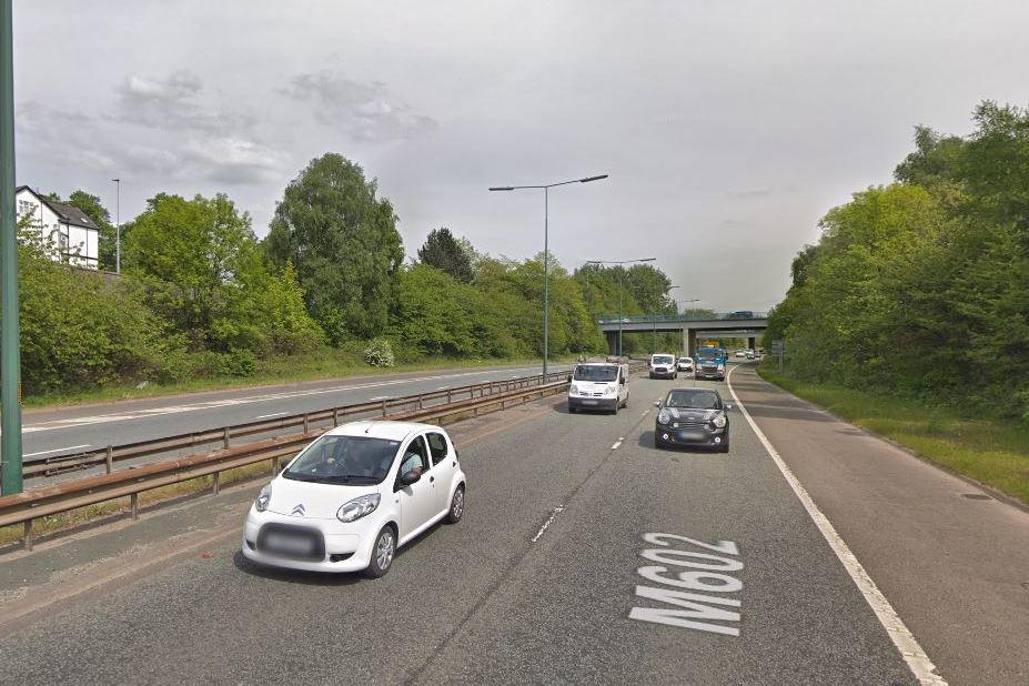 Motorway halted after kids spotted 'flossing' on hard shoulder